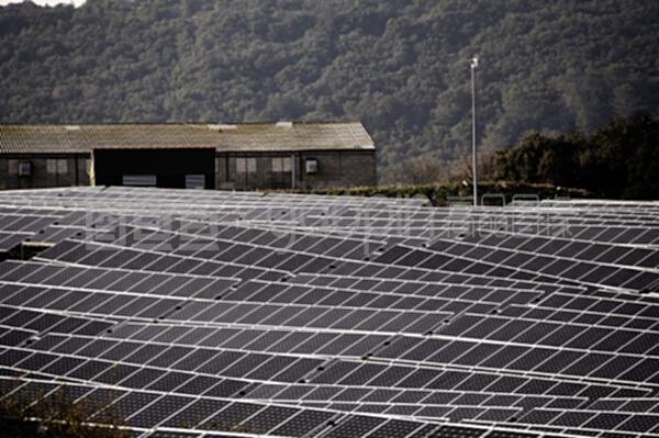 法國(guó)光伏太陽(yáng)能發(fā)電廠 綠色能源與技術(shù)服務(wù)的新篇章