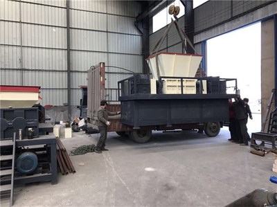 西藏四軸撕碎機、豫達機械、哪里有賣鐵皮桶四軸撕碎機